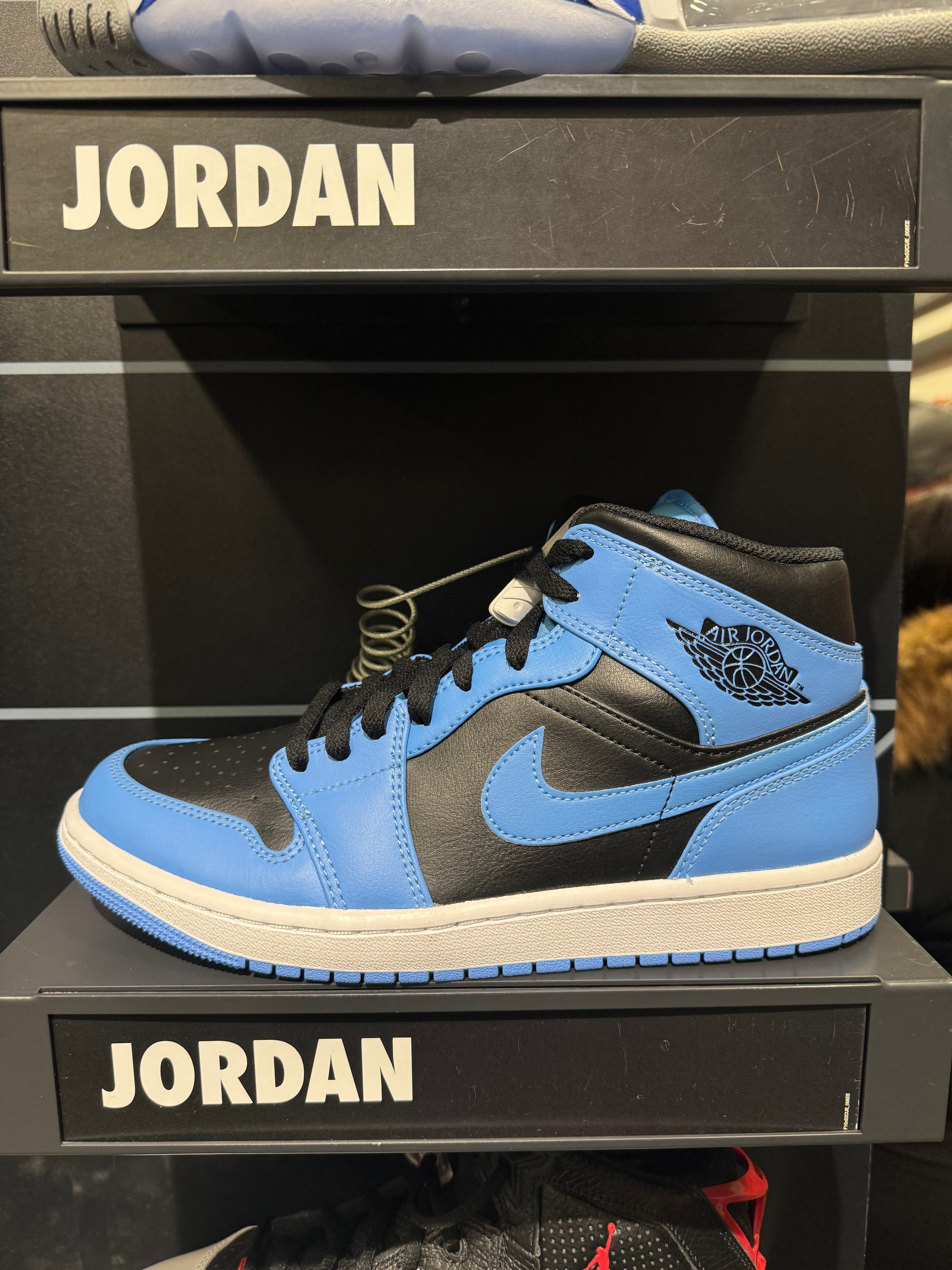 Air Jordan 1 mid (University Blue)
