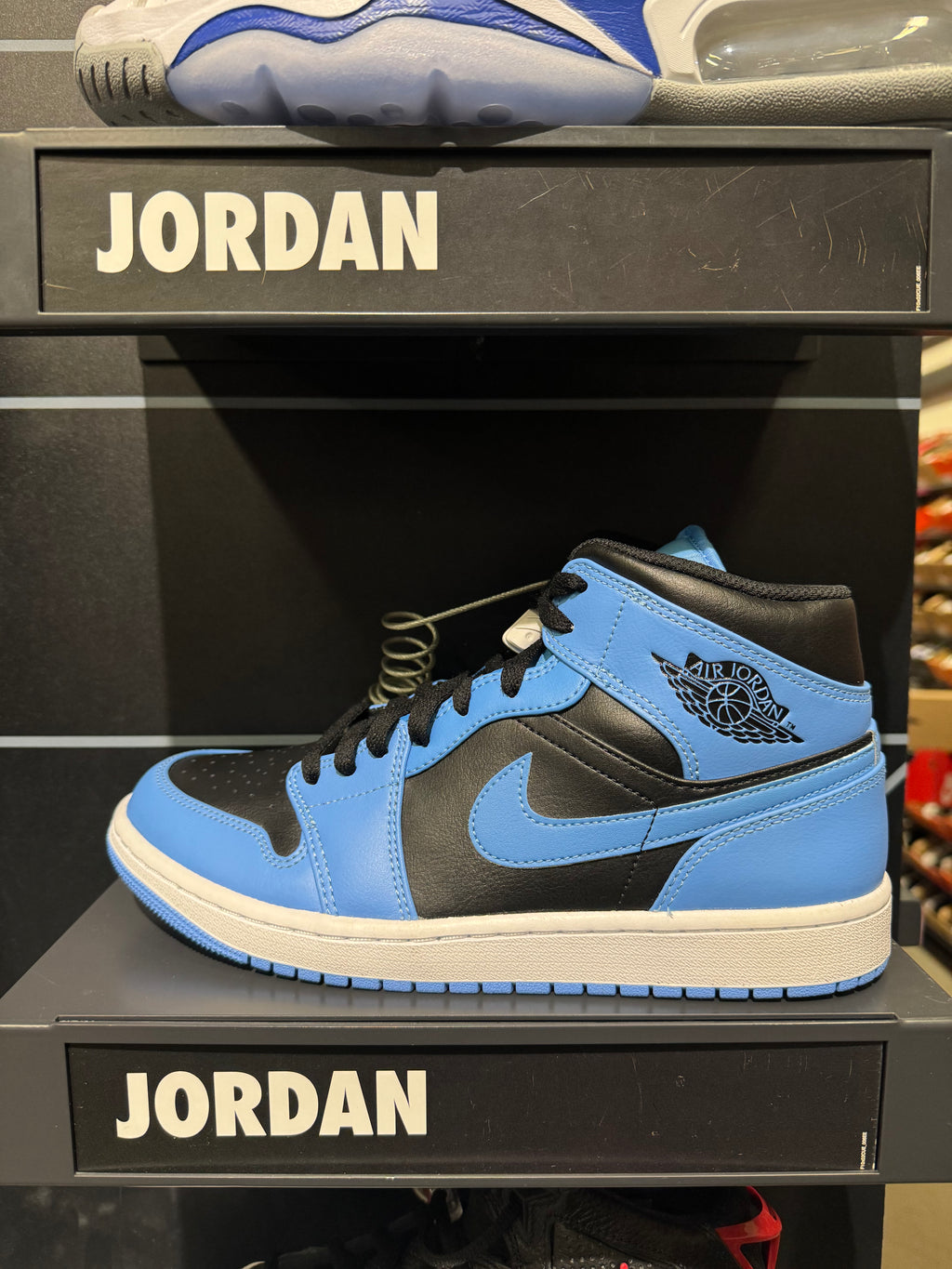 Air Jordan 1 mid (University Blue)