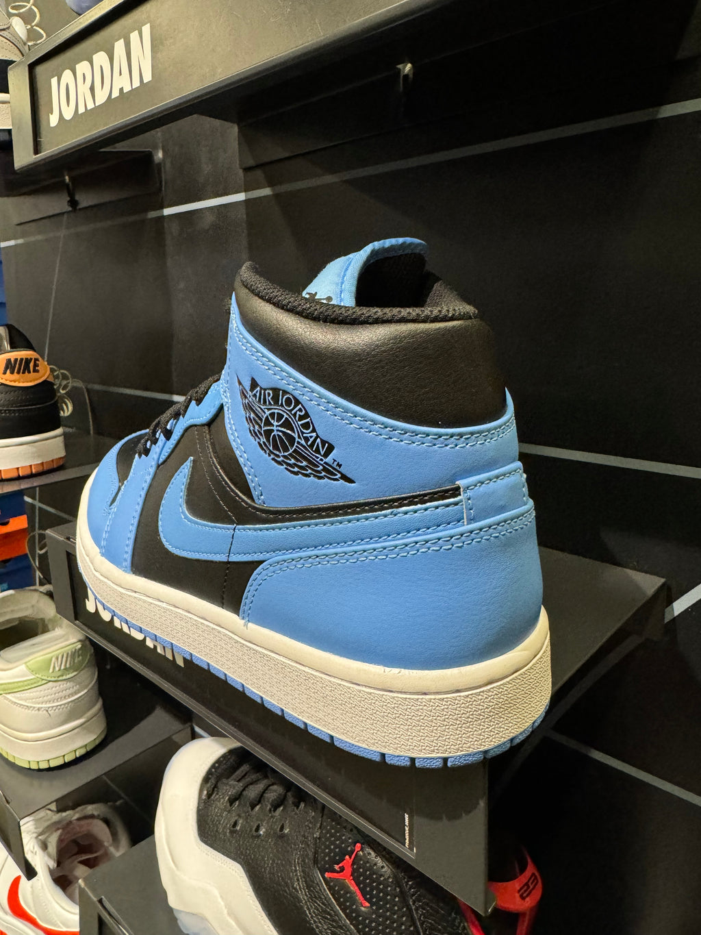 Air Jordan 1 mid (University Blue)