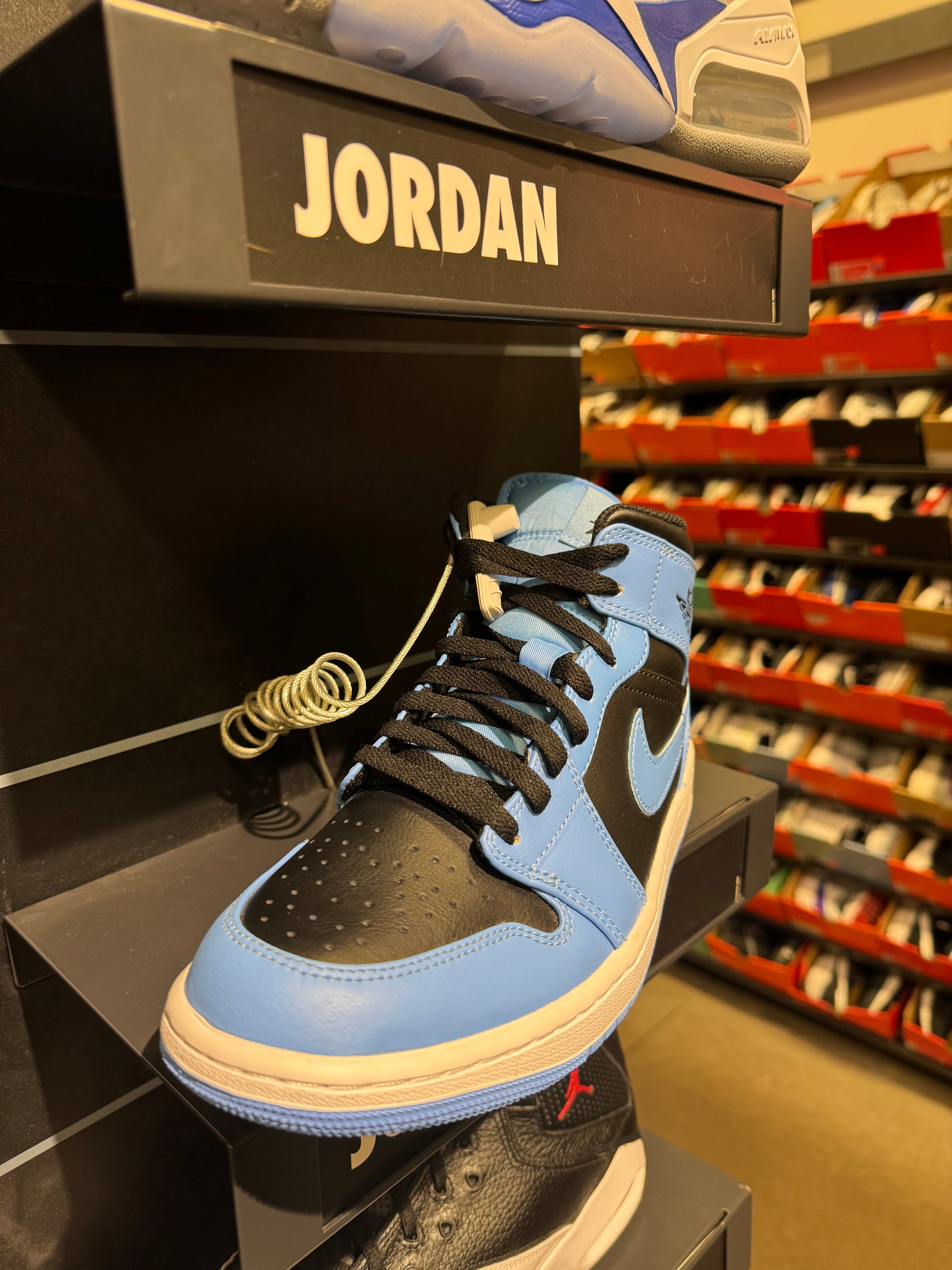 Air Jordan 1 mid (University Blue)