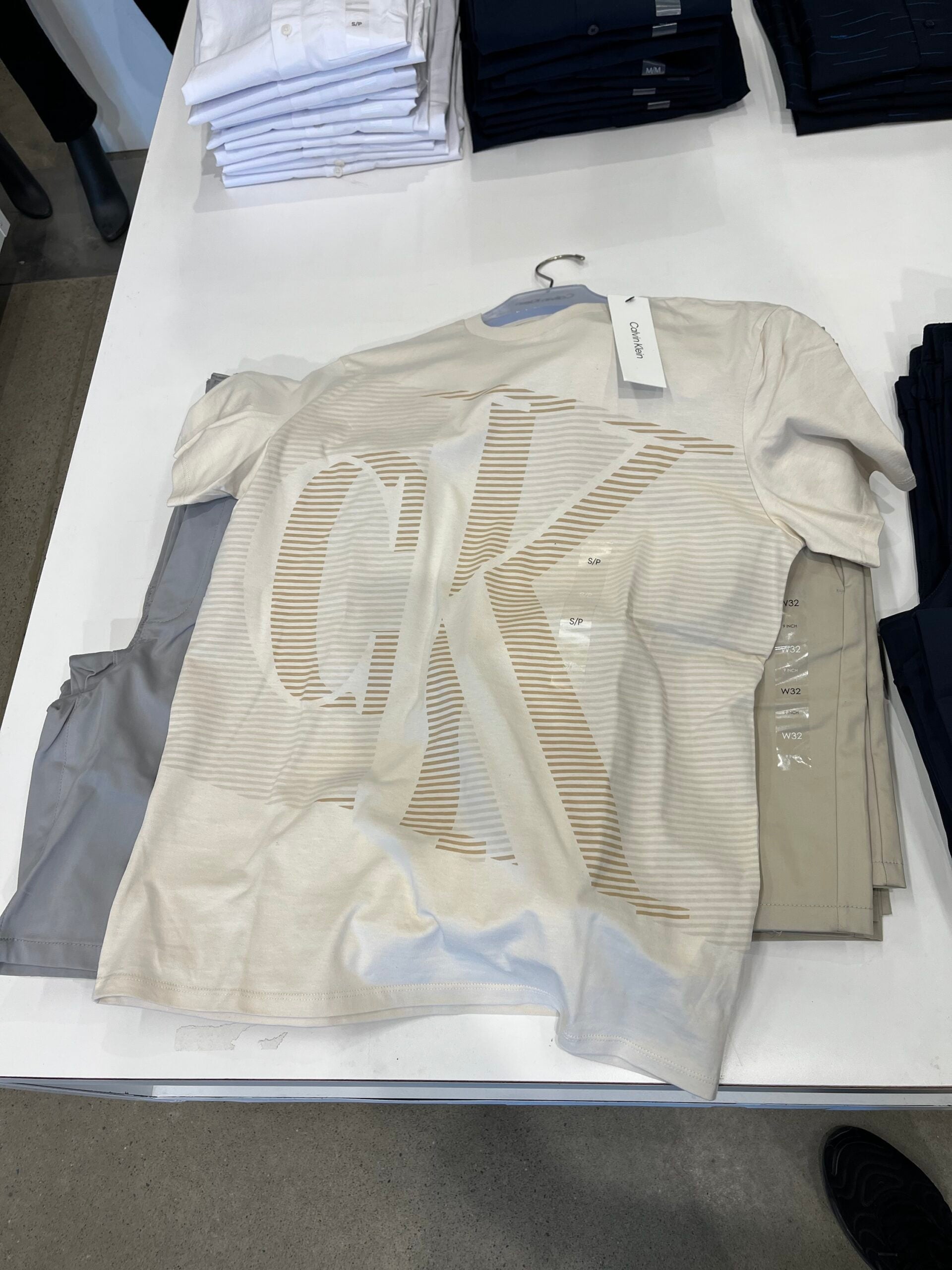 Calvin Klein Round-Neck image 0